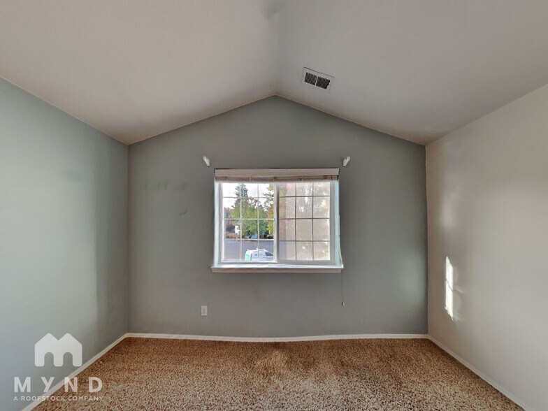 Building Photo - 20654 SW Sun Drop Pl