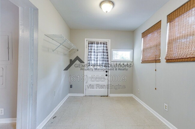 Building Photo - 715 Park Cir