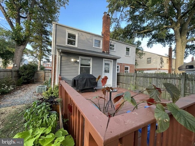 Building Photo - 2221 Arlington Terrace