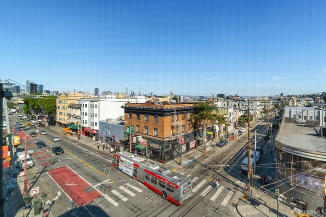 Building Photo - 2208 Mission St