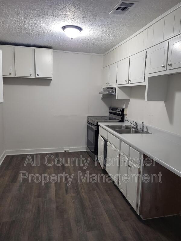 Building Photo - 3722 Piedmont Dr