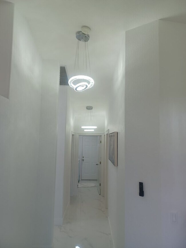 Building Photo - 1131 SW 47th St