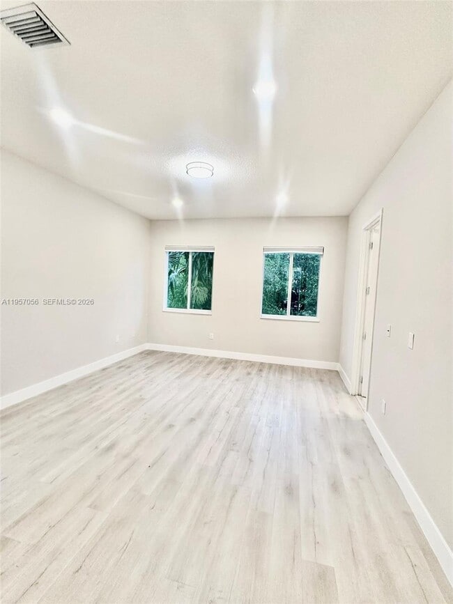 Building Photo - 10420 NW 67th St