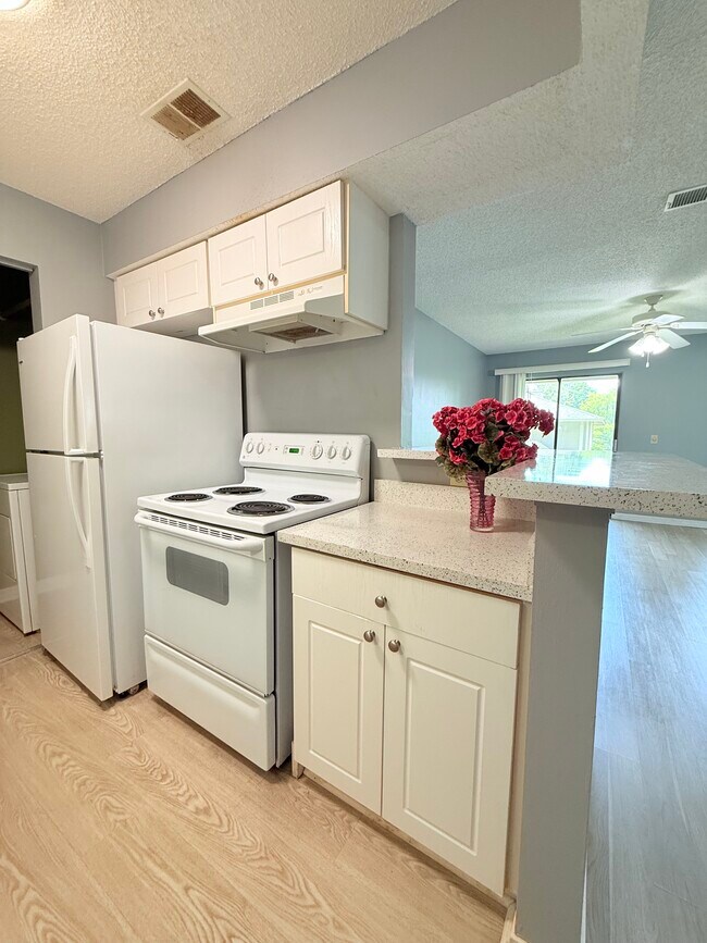 Building Photo - 10200 Belle Rive Blvd