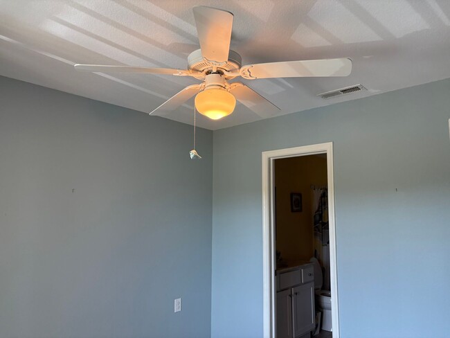 Building Photo - 3 Bedroom 3 Bath Home in Kill Devil Hills ...