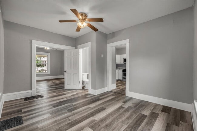 Building Photo - 735 Sylvan Ct