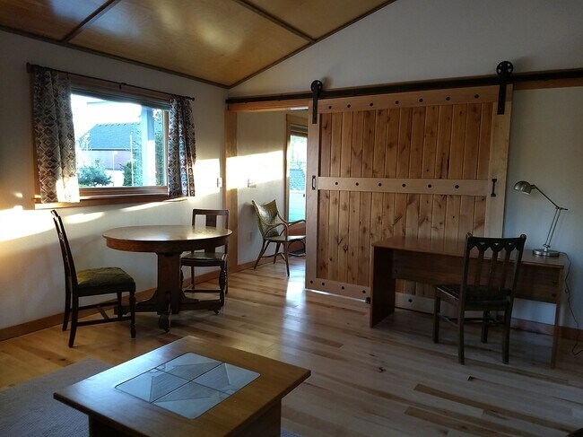 Building Photo - 5209 SE 60th Ave