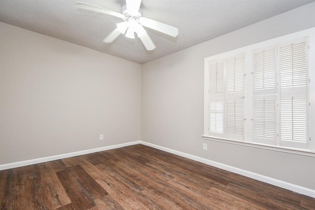 Building Photo - 12569 Wellington Park Dr