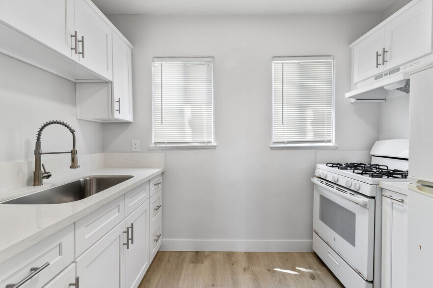 Building Photo - 2652 E 15th St