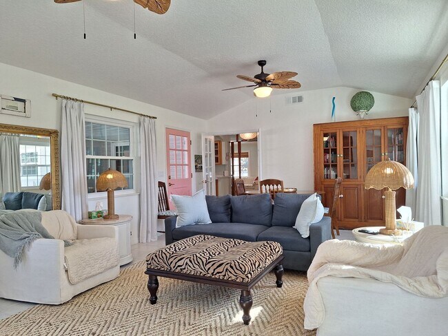Building Photo - NEW SMYRNA BEACH MONTHLY WINTER RENTAL - P...