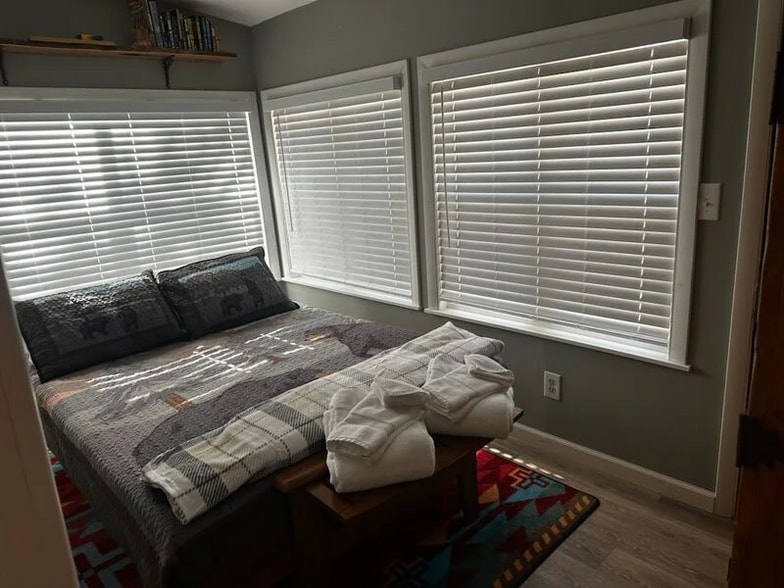 Building Photo - 938 W Apache Ln