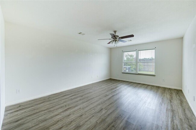 Building Photo - 16003 Peach Bluff Ln