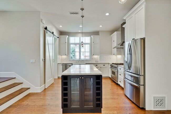 Building Photo - Modern Living in the Heart of Downtown Cam...