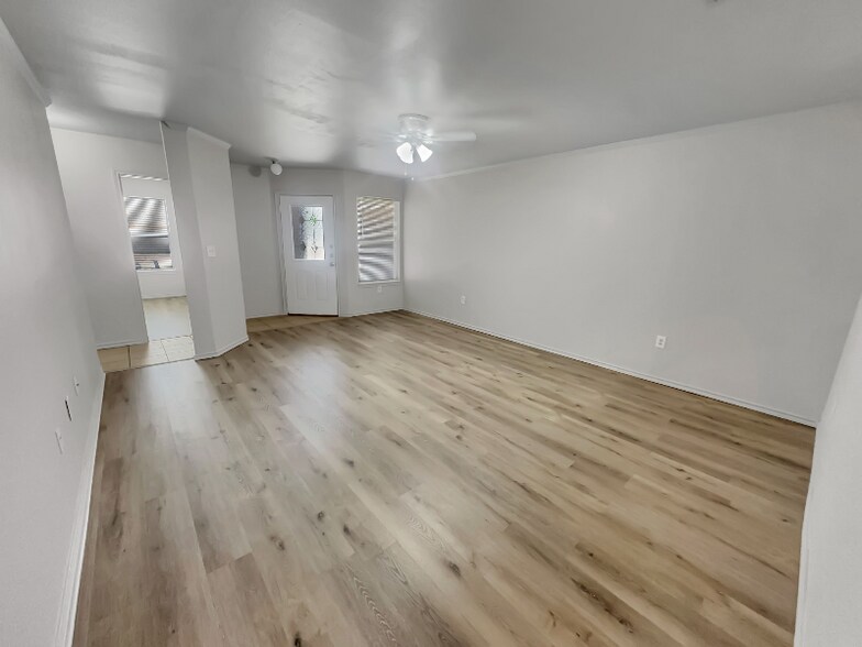 Building Photo - 509 N Brentwood Ave