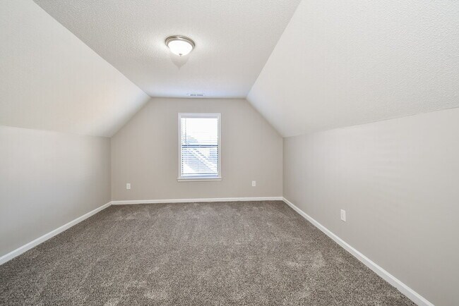 Building Photo - 8685 Rhonda Cir S