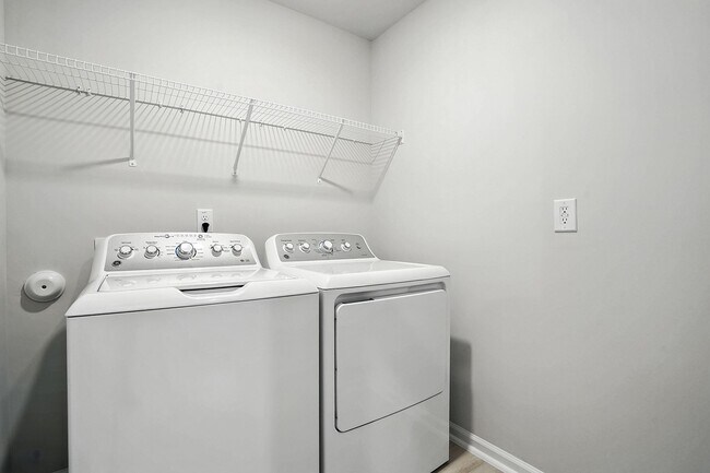 Building Photo - BRAND NEW TOWNHOME Available now, DEPOT 499 in Apex!