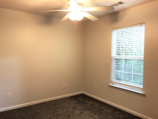 Building Photo - 122 Goudy Ct