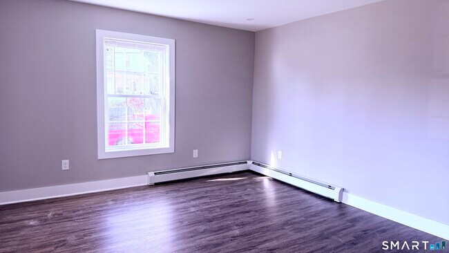 Building Photo - 103 Willetts Ave