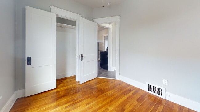 Building Photo - 2046 Wyandotte Ave