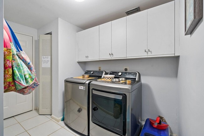 Building Photo - 401 Sea Oats Dr