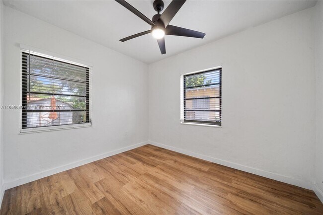 Building Photo - 301 SW 51st Ave