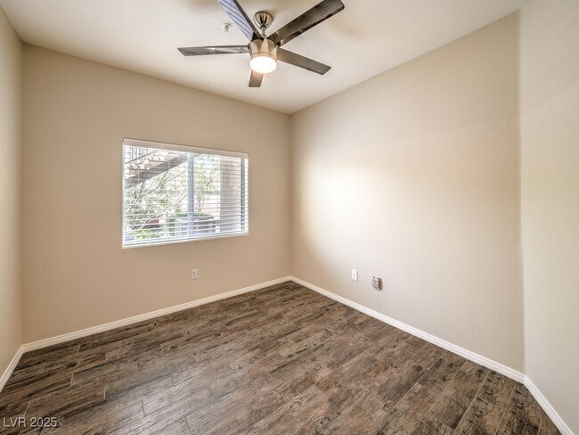 Building Photo - 2291 W Horizon Ridge Pkwy