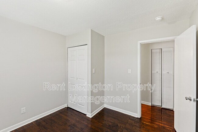 Building Photo - 604 Hi Crest Dr