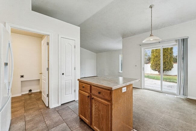 Building Photo - 13402 W Persimmon St