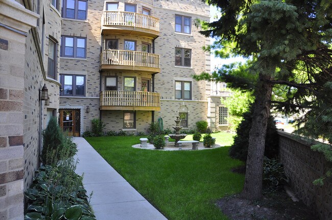 Building Photo - 5724-26 N Mozart St