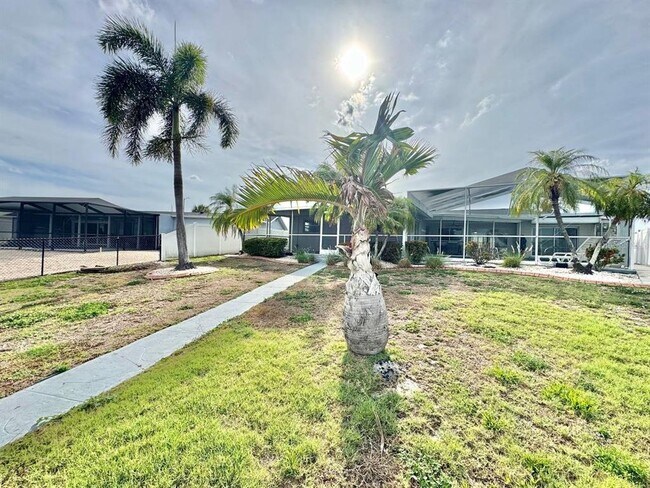 Building Photo - 6316 Lake Sunrise Dr