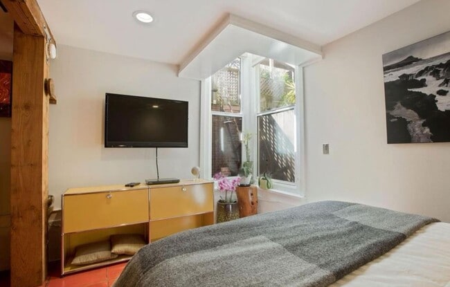 Building Photo - 1471 McAllister St