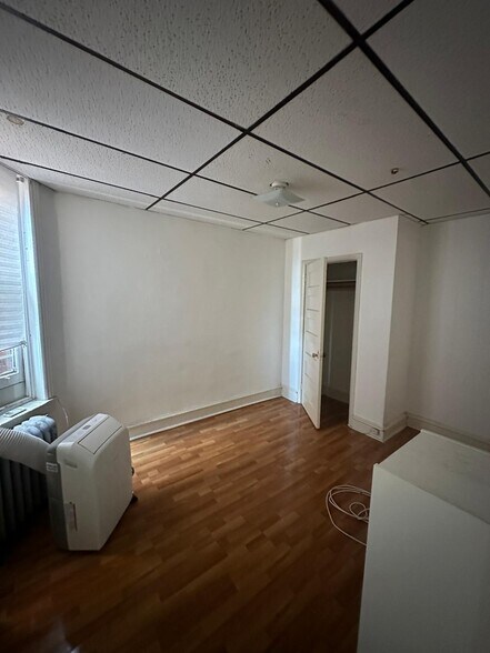 Building Photo - 220 N 54th St