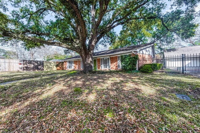 Building Photo - 7810 Locke Ln