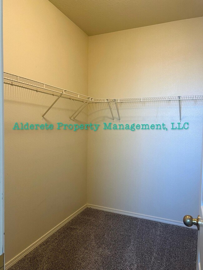 Building Photo - 4217 Ridgeway Ct