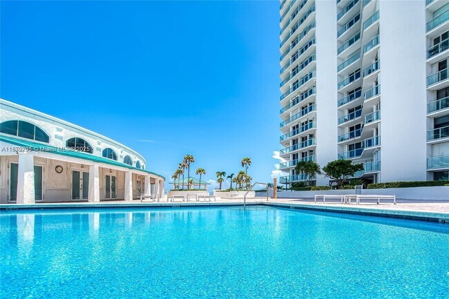 Building Photo - 16445 Collins Ave