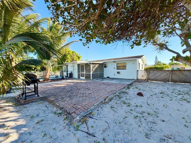 Building Photo - RFR (543 103rd Ave)