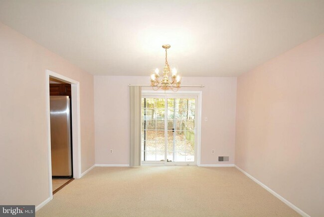 Building Photo - 5111 Gainsborough Dr