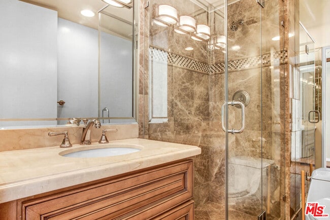 Building Photo - 10433 Wilshire Blvd