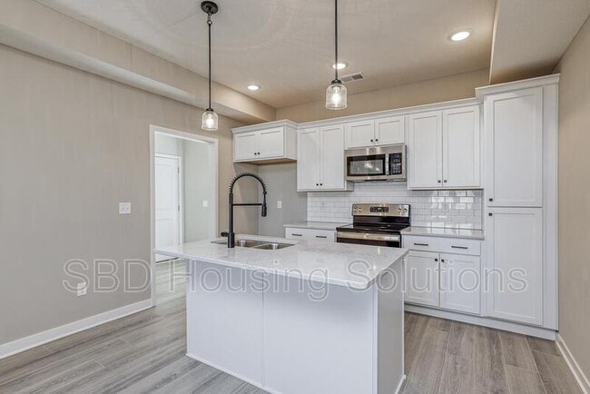 Building Photo - 27305 E Oak Vw Dr