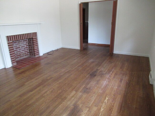 Building Photo - 131 Frances Pl