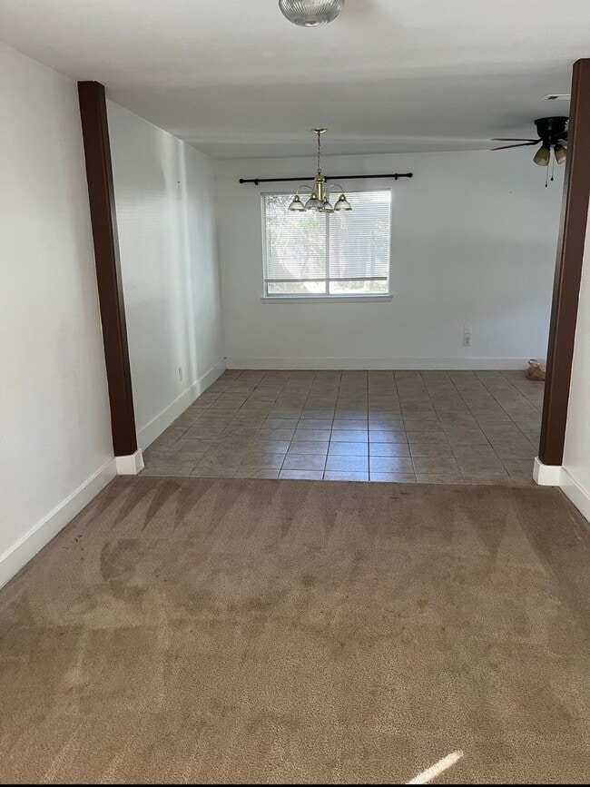 Building Photo - 809 Dragonfly Dr