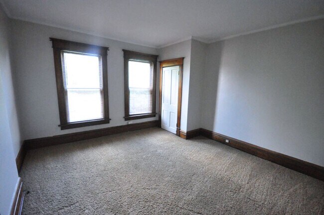 Building Photo - 1228-1230 Indianola Avenue