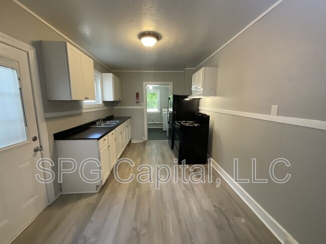 Building Photo - 715 Vander Ave
