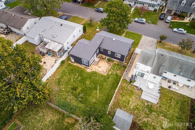 Building Photo - 1331 Sunset Ave