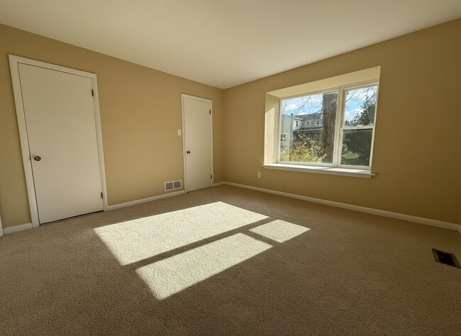 Building Photo - 110 Hamlet Dr