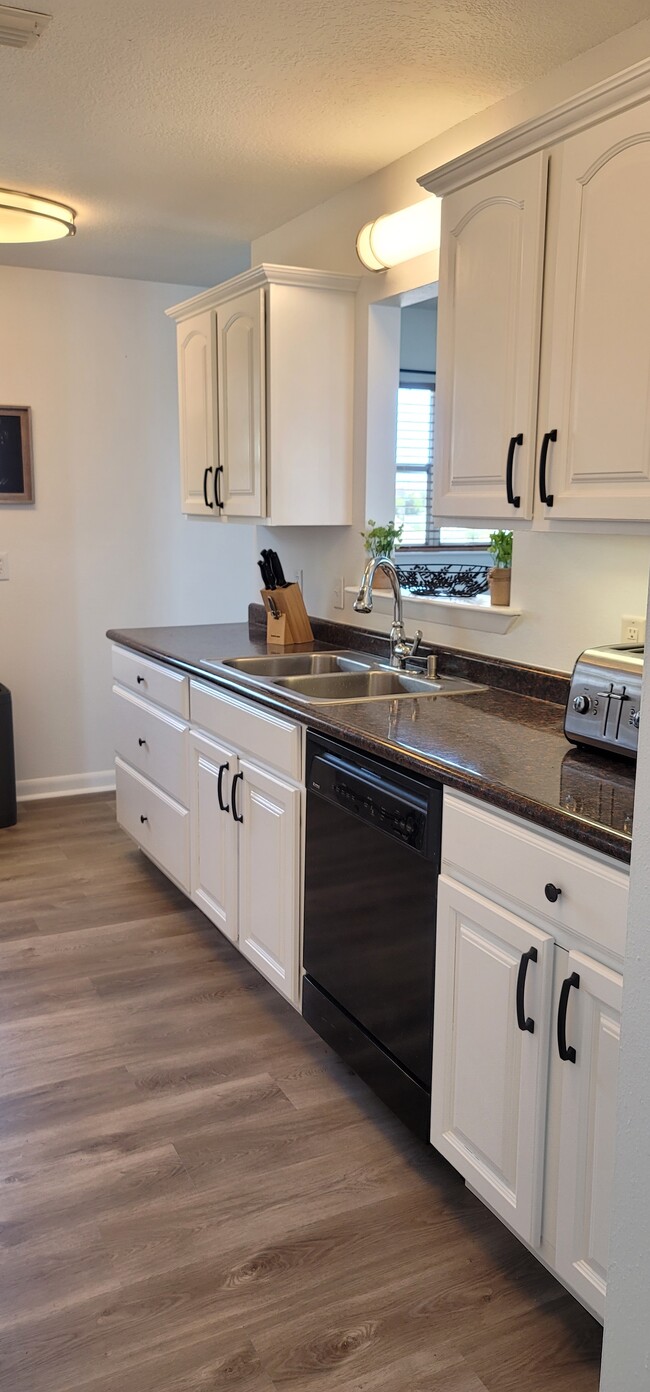 Building Photo - 3393 Poinsettia Dr