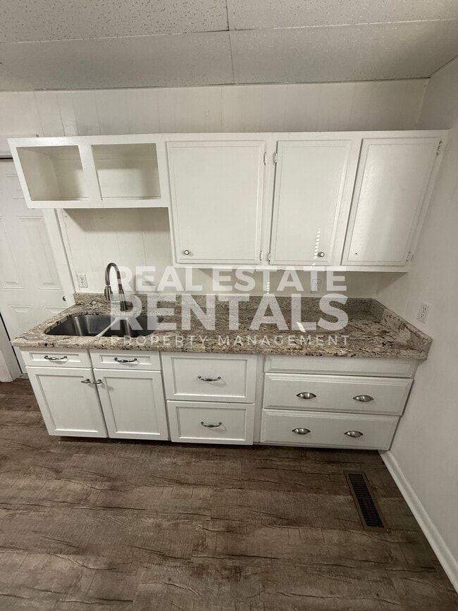 Building Photo - 2 W Tuscaloosa Ave