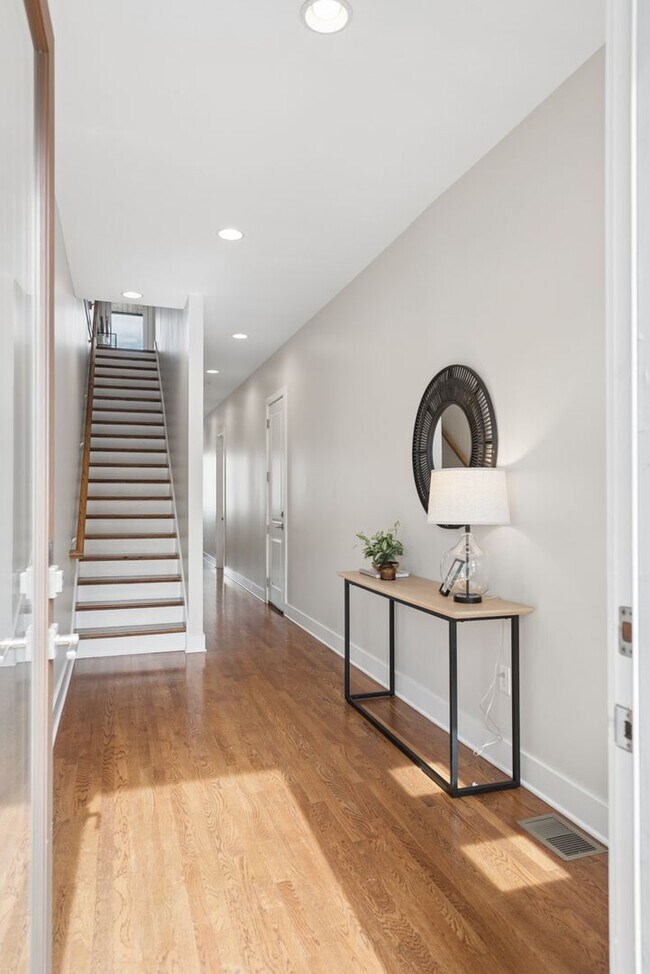 Building Photo - 410A 33rd Ave N-