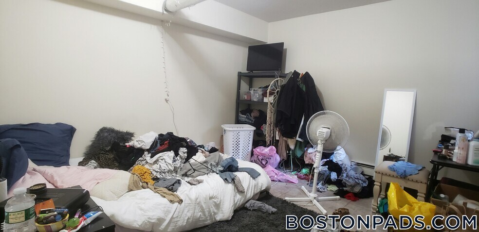 Building Photo - 192 Kelton St