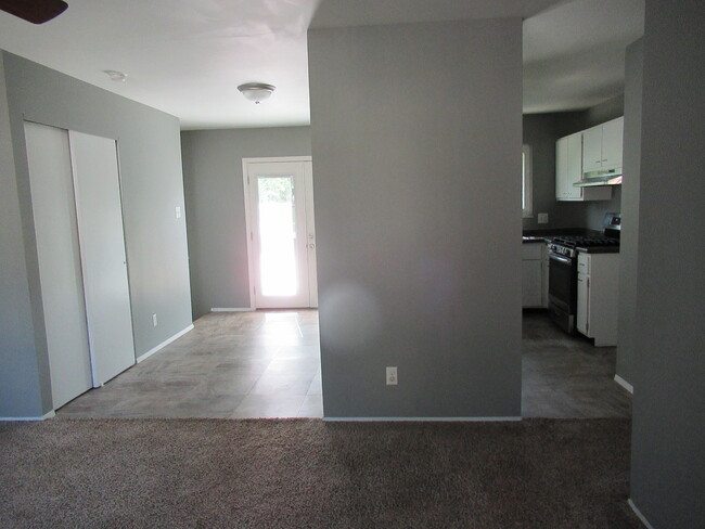 Dining area - 1617 Dover Trace Dr